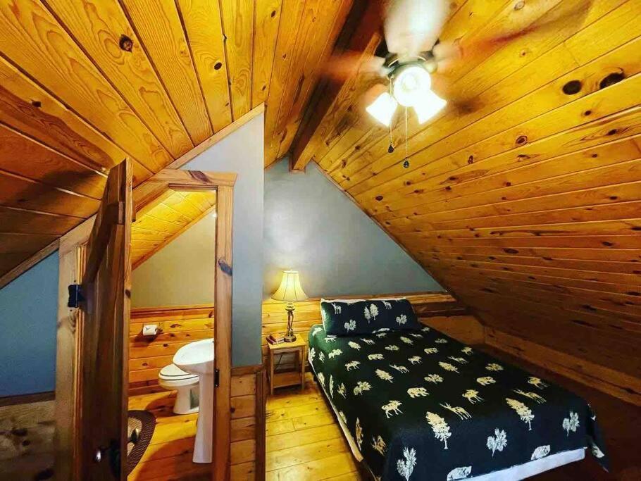 The Loft At Bear Mountain Log Cabins Eureka Springs Exterior photo