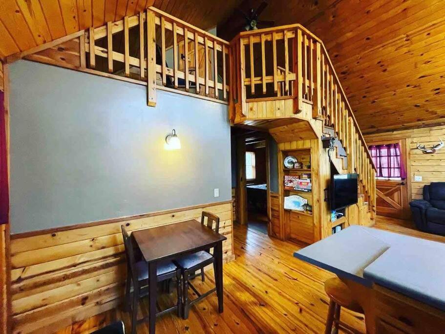 The Loft At Bear Mountain Log Cabins Eureka Springs Exterior photo