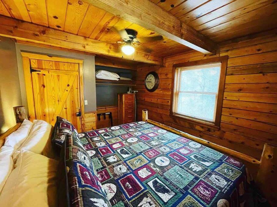 The Loft At Bear Mountain Log Cabins Eureka Springs Exterior photo