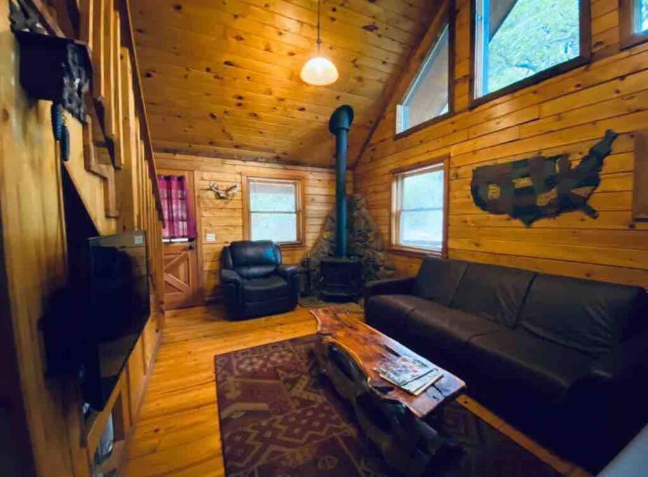 The Loft At Bear Mountain Log Cabins Eureka Springs Exterior photo